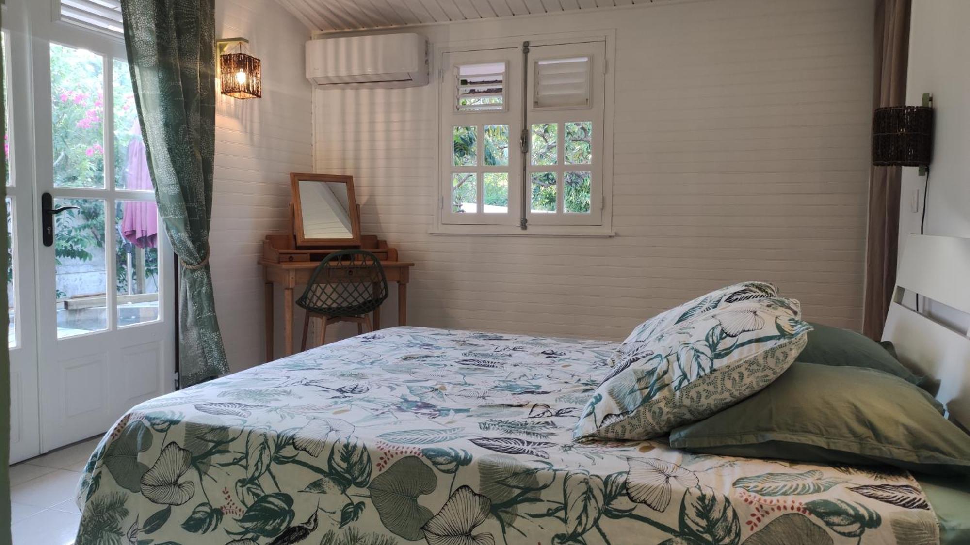 Les Coulirooms - Suite Avec Jacuzzi Et Grande Terrasse Sainte-Anne  Exterior foto